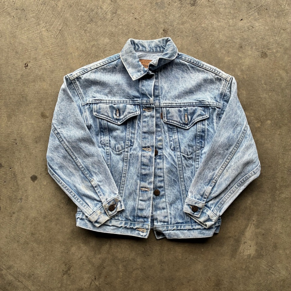 90’s Women Levi's Light Blue Denim Jacket